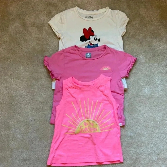 EUC GAP LOT 5T T-Shirts - Picture 1 of 5